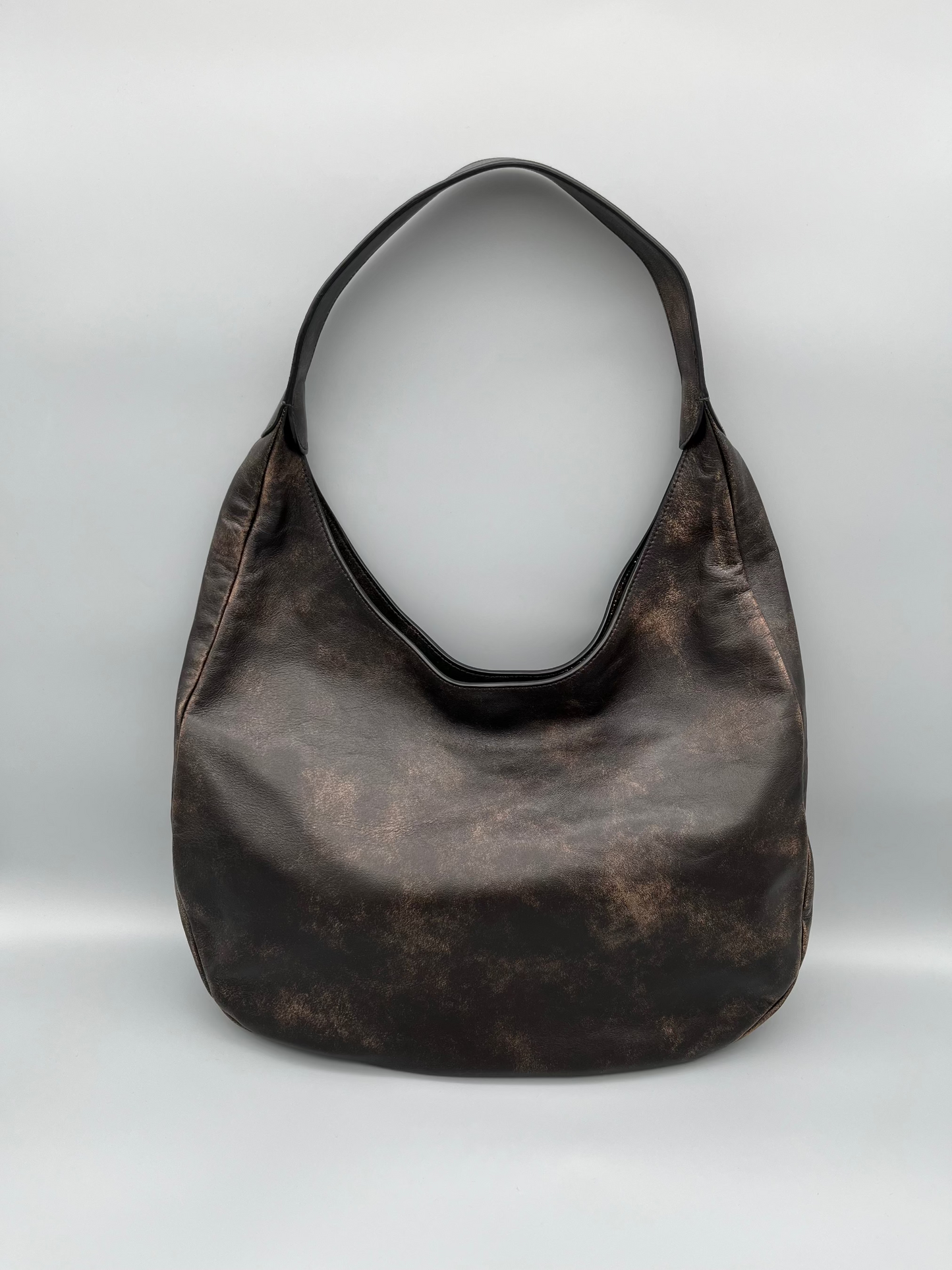Exklusive Miu Miu Hobo Bag aus braunem Leder – edle Luxushandtasche mit Logo
