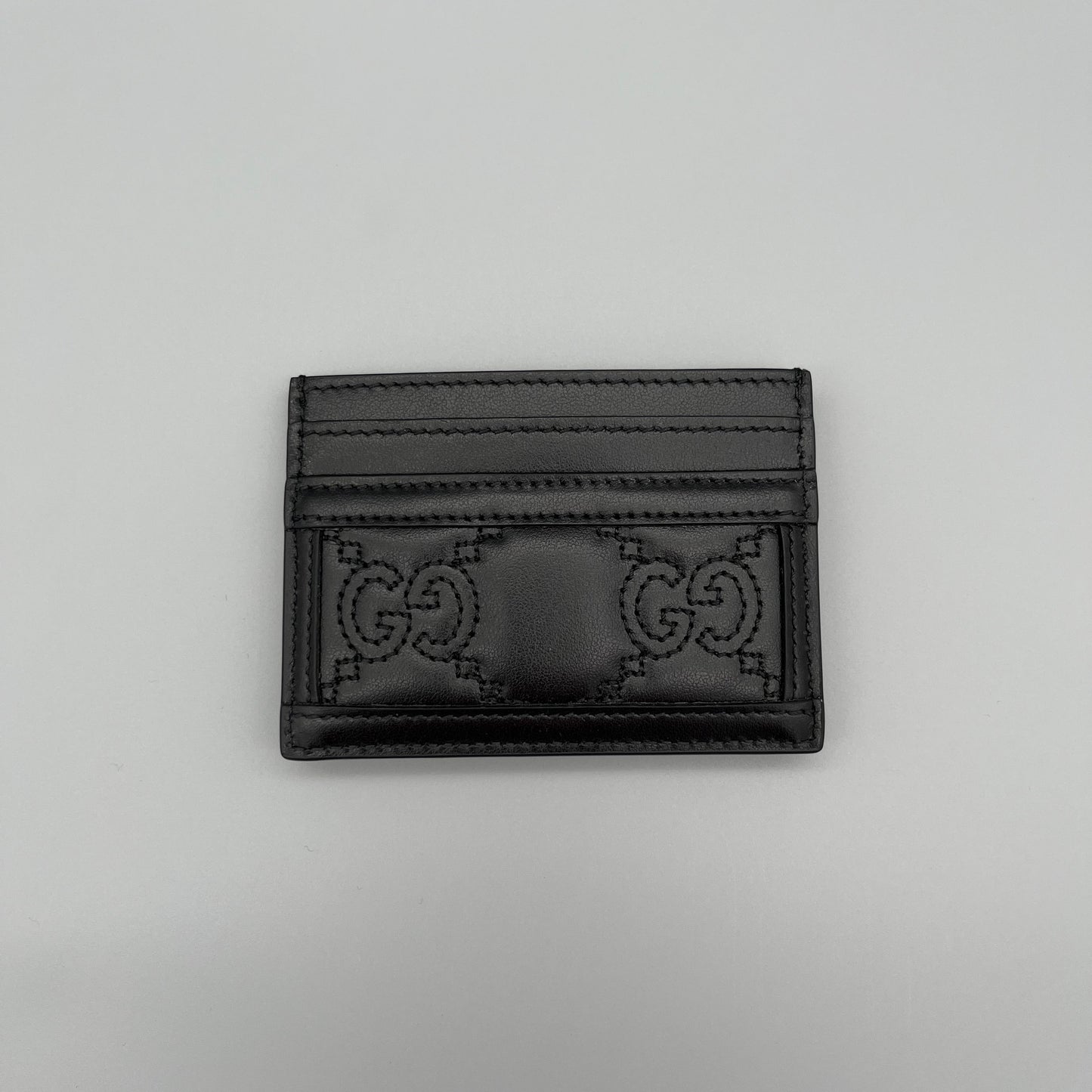 Gucci Kartenetui aus schwarzem Leder mit GG-Logo - elegantes Designer-Accessoire für Karten und Bargeld.