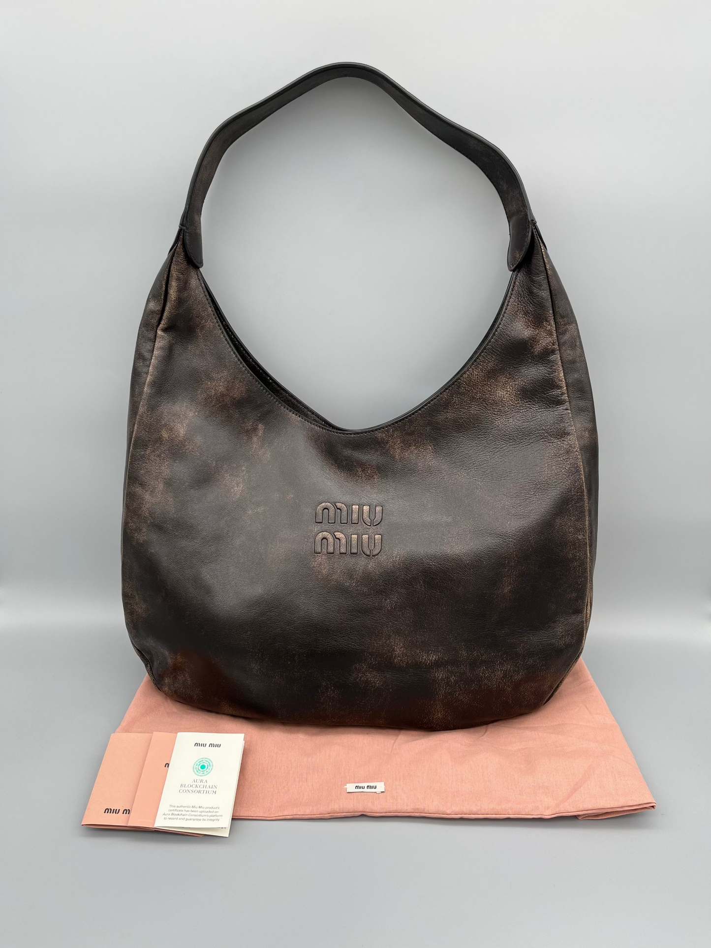 Miu Miu Hobo Bag – Designer Luxustasche aus braunem Leder, ikonischer Stil Einzelstck