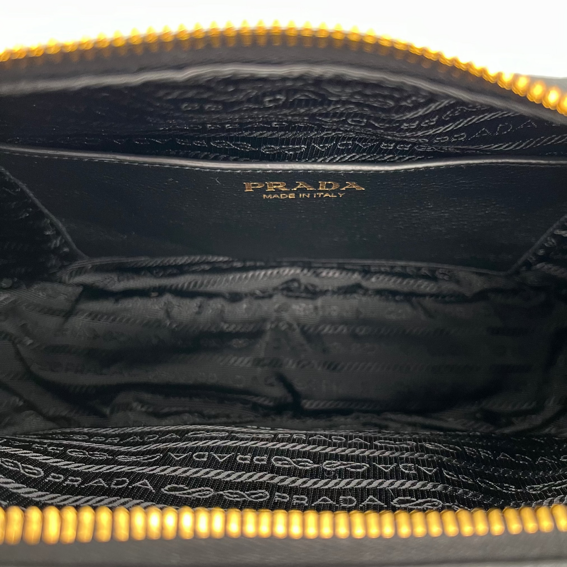 Designer Bag Prada Arqué Large Schwarz Leder – Luxus-Tasche für stilvolle Looks