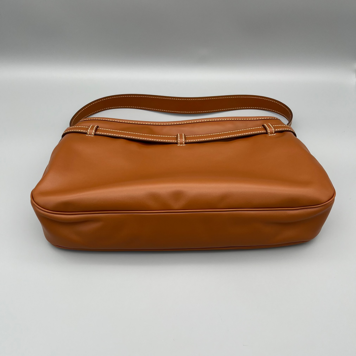 Miu Miu Aventure Bag Braun Leder – edle Schultertasche mit antik goldfarbenen Details