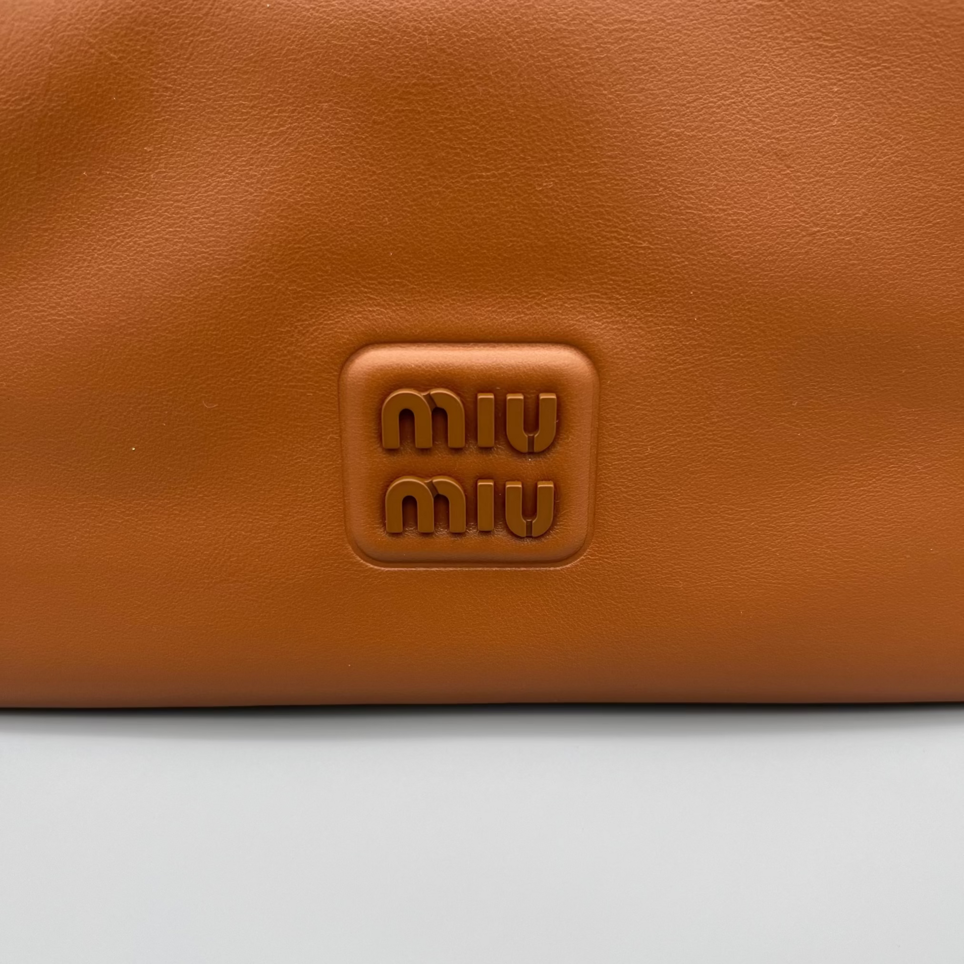 Original Miu Miu Aventure Bag Braun Leder – exklusive Luxus Tasche Damen Mode