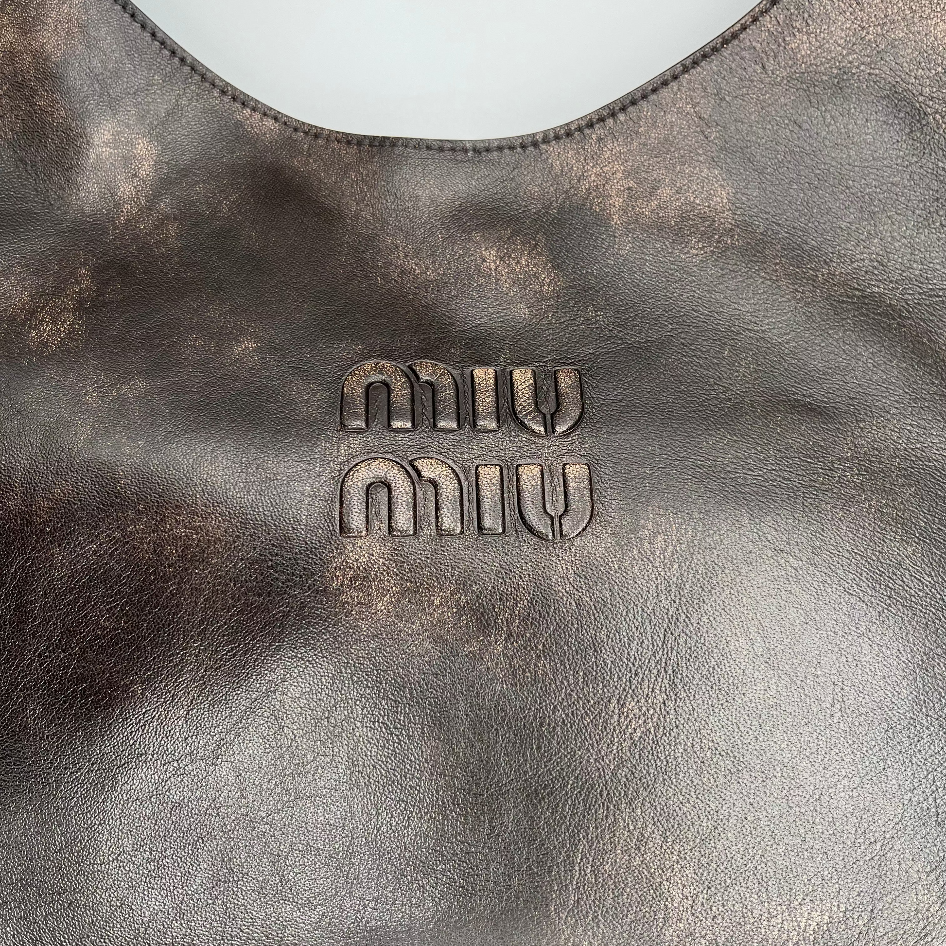 Original Miu Miu Hobo Bag aus Leder Braun – exklusive Luxus Schultertasche
