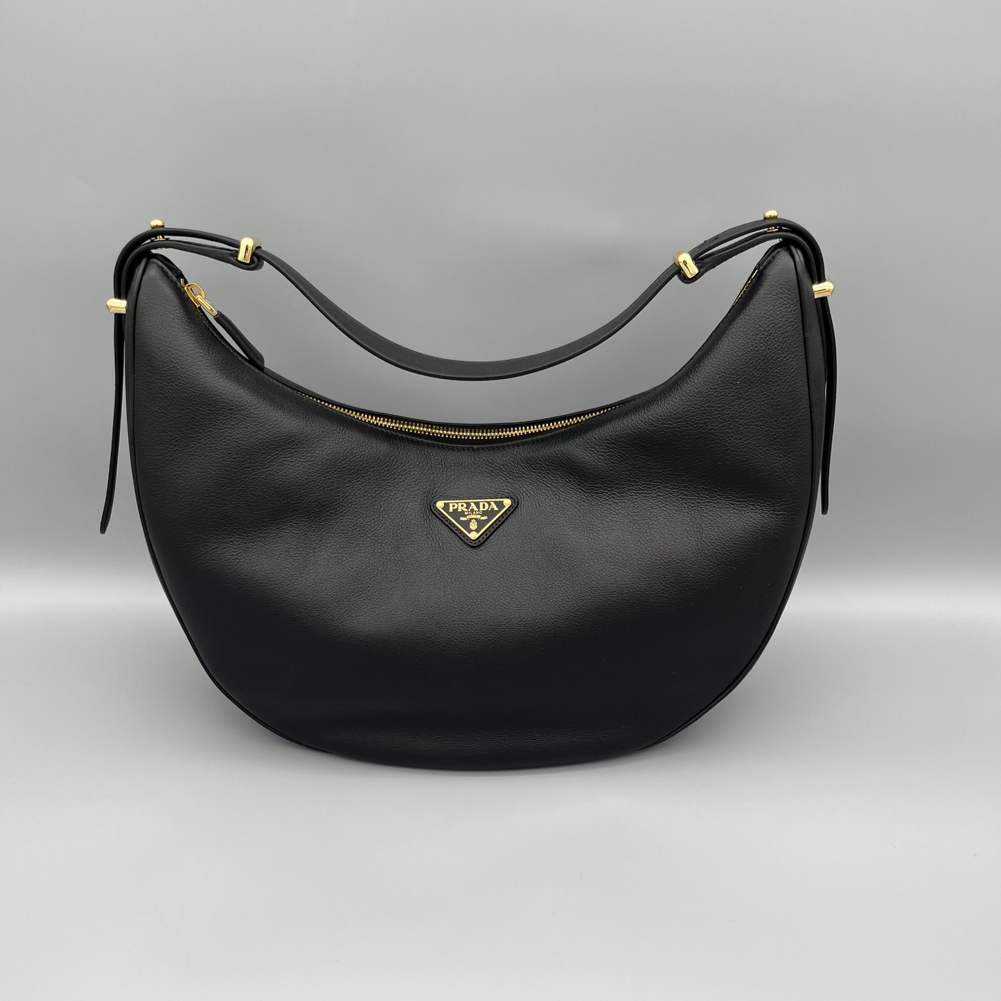 Prada Arqué Large Schultertasche Schwarz Leder – luxuriöse Designer-Handtasche Einzelstck