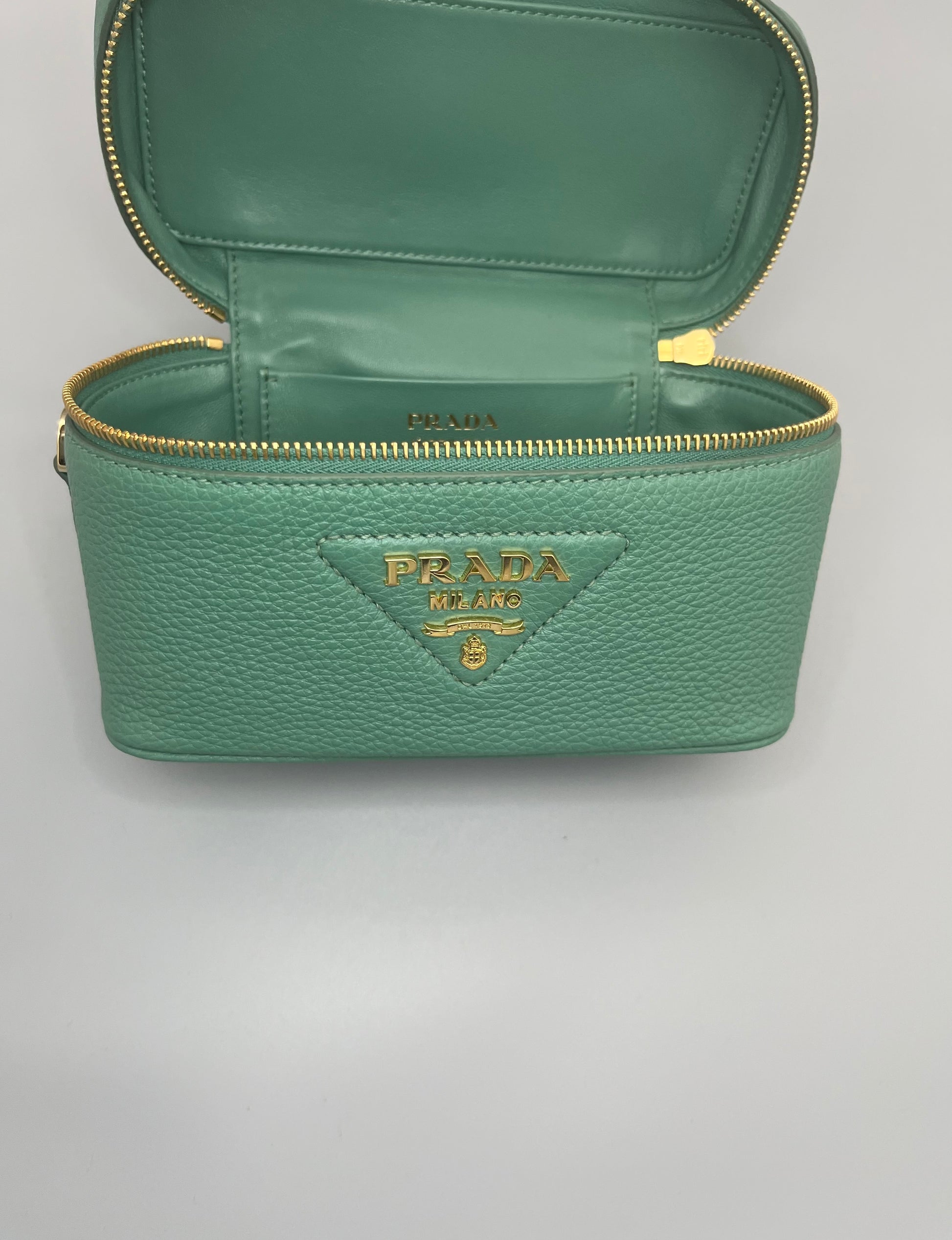 Prada ,Schultertasche, Mini ,Leder, Mint, Luxushandtasche, Kofferstil, Kosmetiktaschenstil